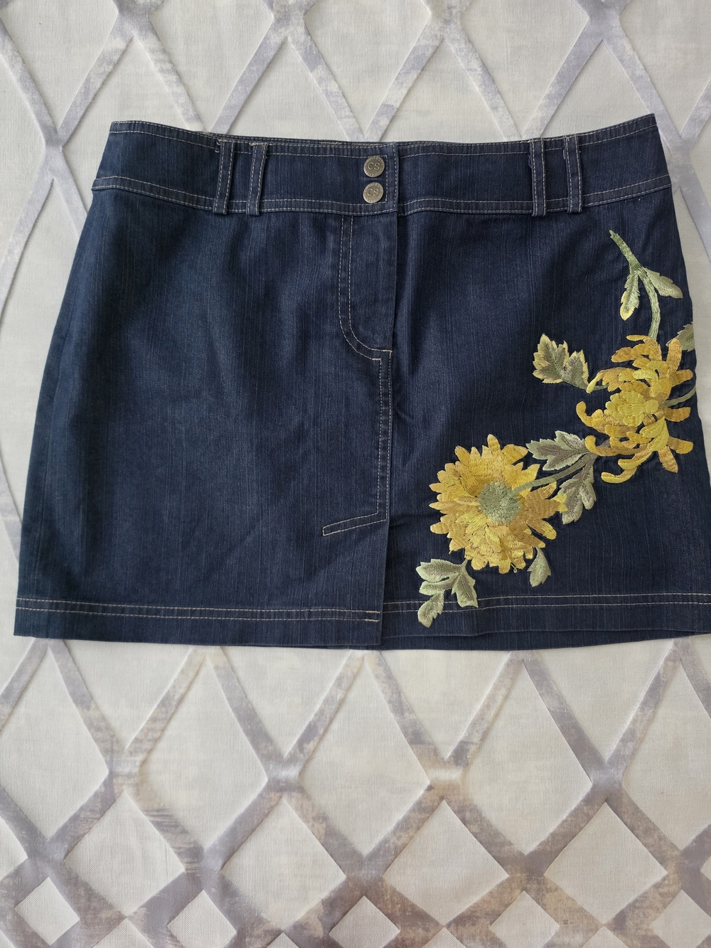 Cynthia Steffe Floral Embroidered Denim Mini Skirt Size 6 Y2K